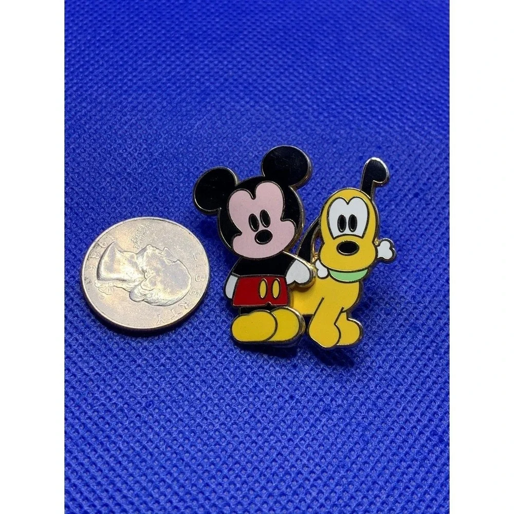 2008 Mickey Mouse Pluto Disney pin on pin AUTHENTIC